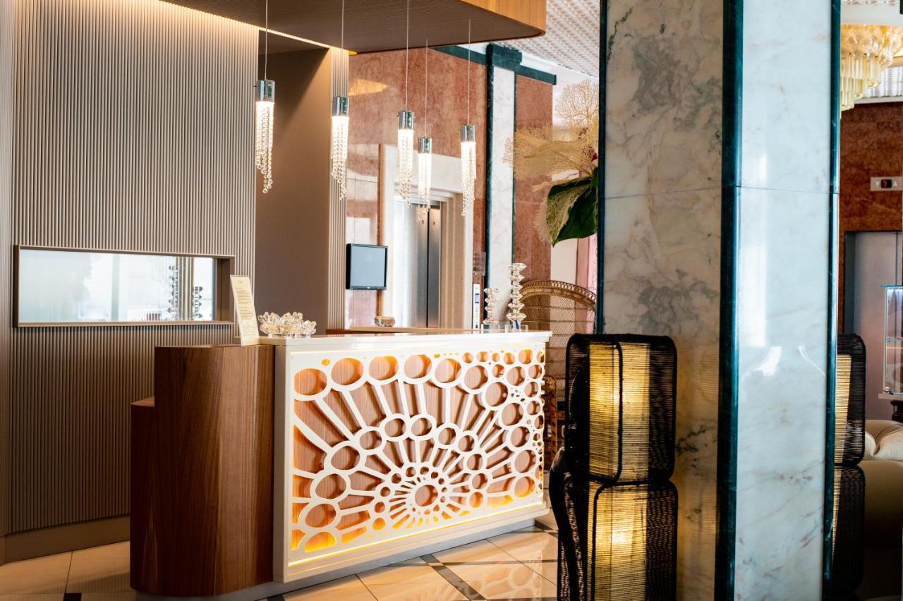 Carlton Hotel 4*